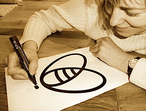 Katy Wöll zeichnet das neue Logo